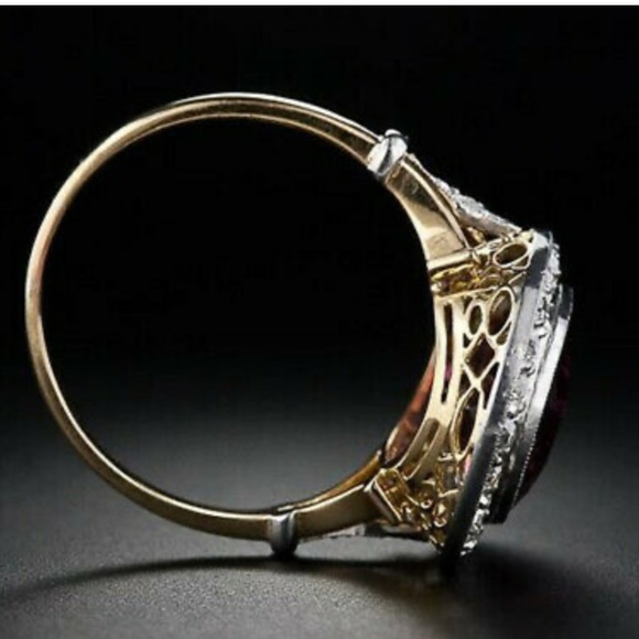 Gorgeous 18k Gold plated oval cut ruby ring - Picture 2 of 9